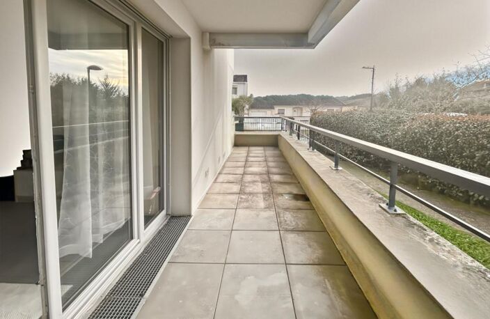Grand T2 refait avec terrasse et parking — photo 3