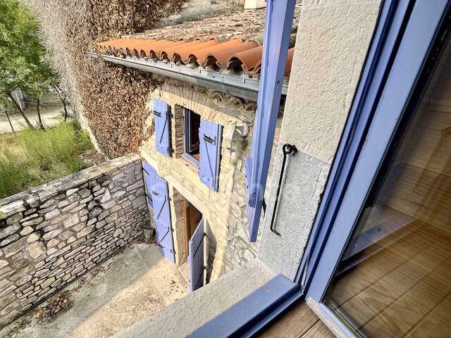 Dpt Drôme (26), à vendre proche de LA TOUCHE maison en pierre P5 mitoyenne, d'environ 110 m² habitables avec cour — photo du bien