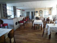 CONDE EN BRIE (02) à vendre murs d'un restaurant avec matériel, 7 chambres meublées et un appartement — photo 3