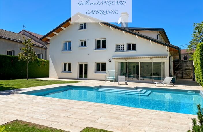 Maison d'exception en centre ville, 364 m2 et 1414 m2 de terrain - OYONNAX (01) — photo 2