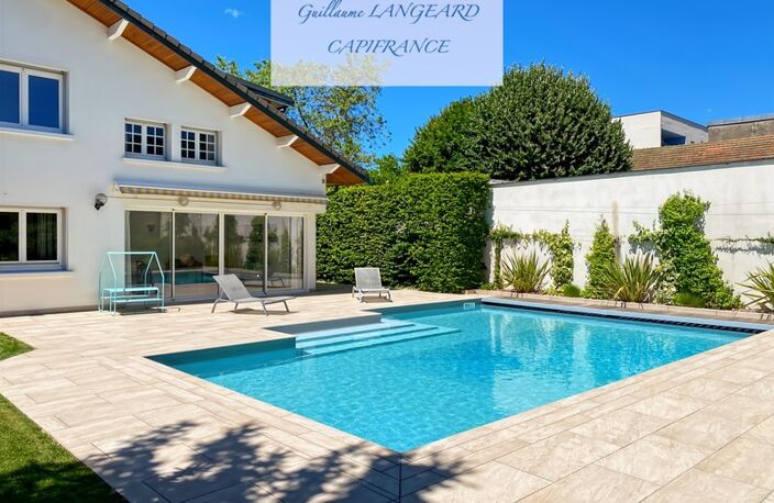 Maison d'exception en centre ville, 364 m2 et 1414 m2 de terrain - OYONNAX (01) — photo 3