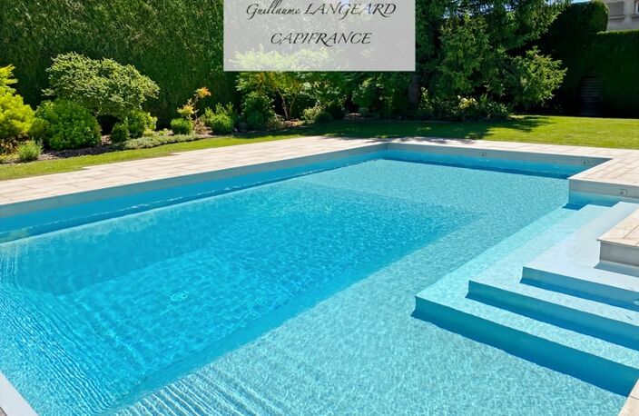 Maison d'exception en centre ville, 364 m2 et 1414 m2 de terrain - OYONNAX (01) — photo 5