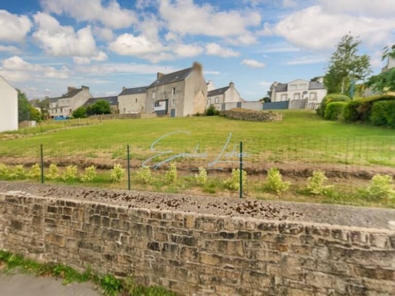 INVESTISSEURS!!! Centre-bourg d'Elliant - Immeuble 300M2 et parcelle de plus de 1000m2 divisible — photo 1