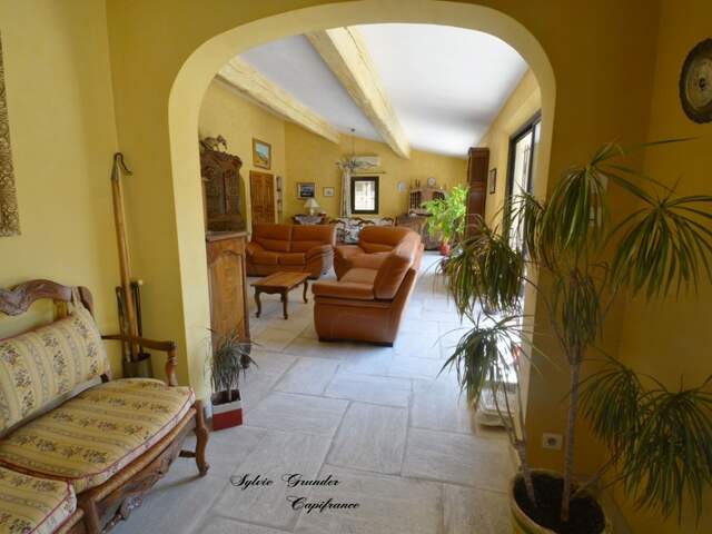 Dpt Bouches du Rhône (13), à vendre SAINT CHAMAS maison P7 de 165 m² - Terrain de 5 840,00 m² - Plain pied — photo du bien