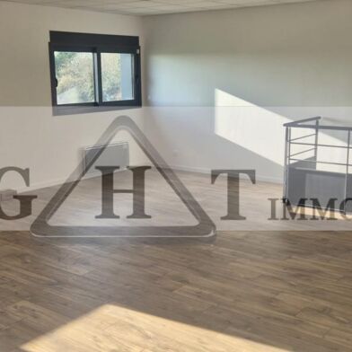 Local industriel  1800 €