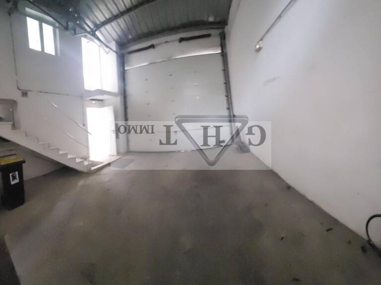 Local d'activité de 462 m²  Quartier LA PIE — photo 1