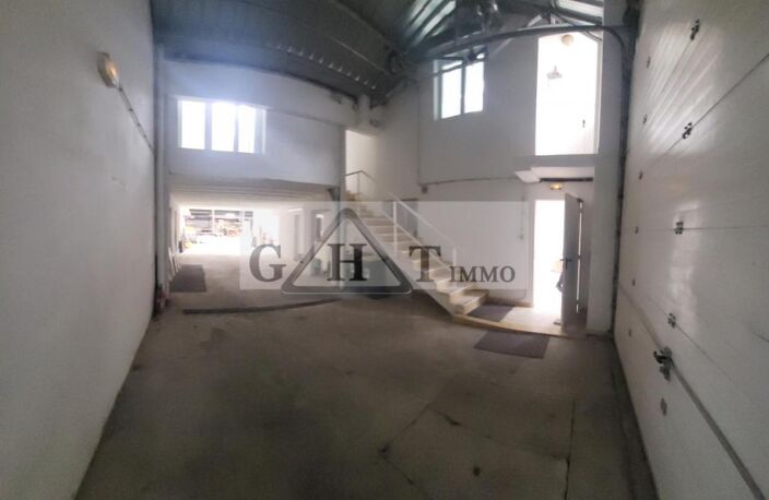 Local d'activité de 462 m²  Quartier LA PIE — photo 2