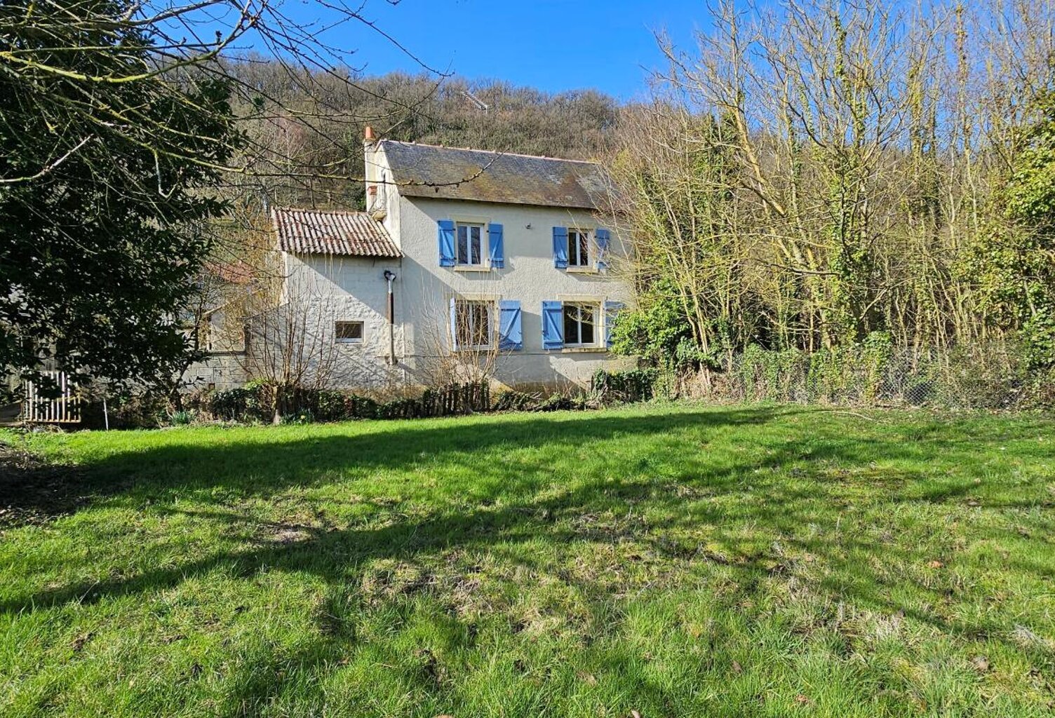 Ports-sur-Vienne. À MOINS DE 15 MIN DE L'A10 — CADRE VERDOYANT Maison de charme avec jardin & vue dégagée sur la campagne et la rivière — photo 1