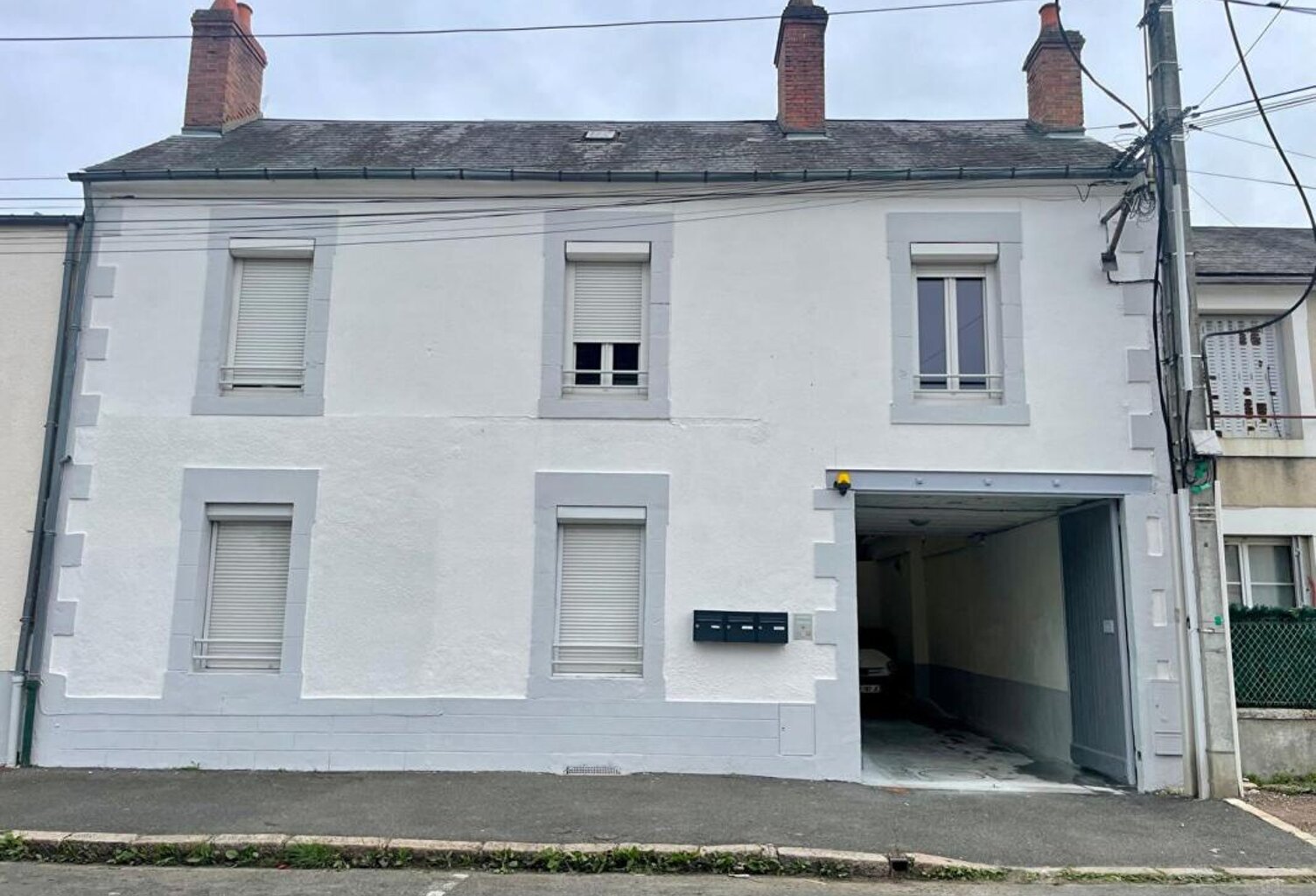 Immeuble Nevers 258 m2 -  hangar de 150 m² - Bonne rentabilité — photo 1