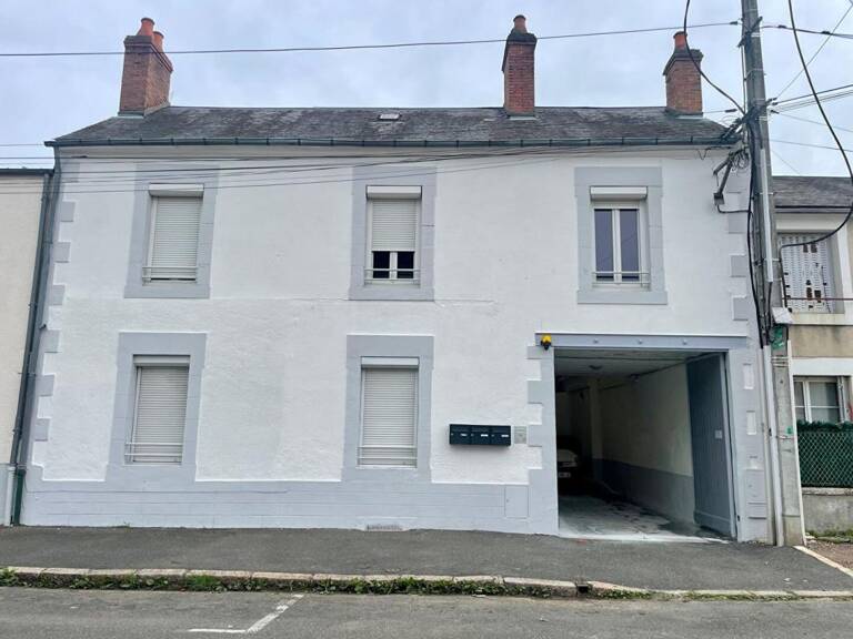 Immeuble Nevers 258 m2 -  hangar de 150 m² - Bonne rentabilité — photo 1