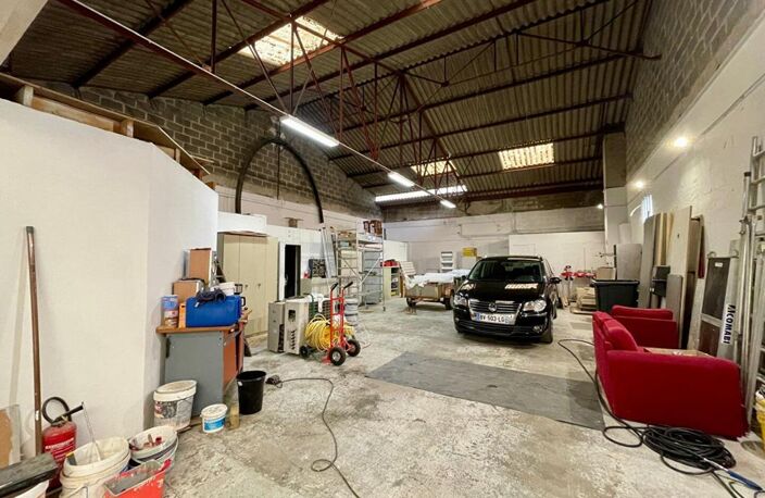 Immeuble Nevers 258 m2 -  hangar de 150 m² - Bonne rentabilité — photo 3
