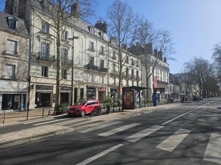 Commerce  332 m² — photo 1