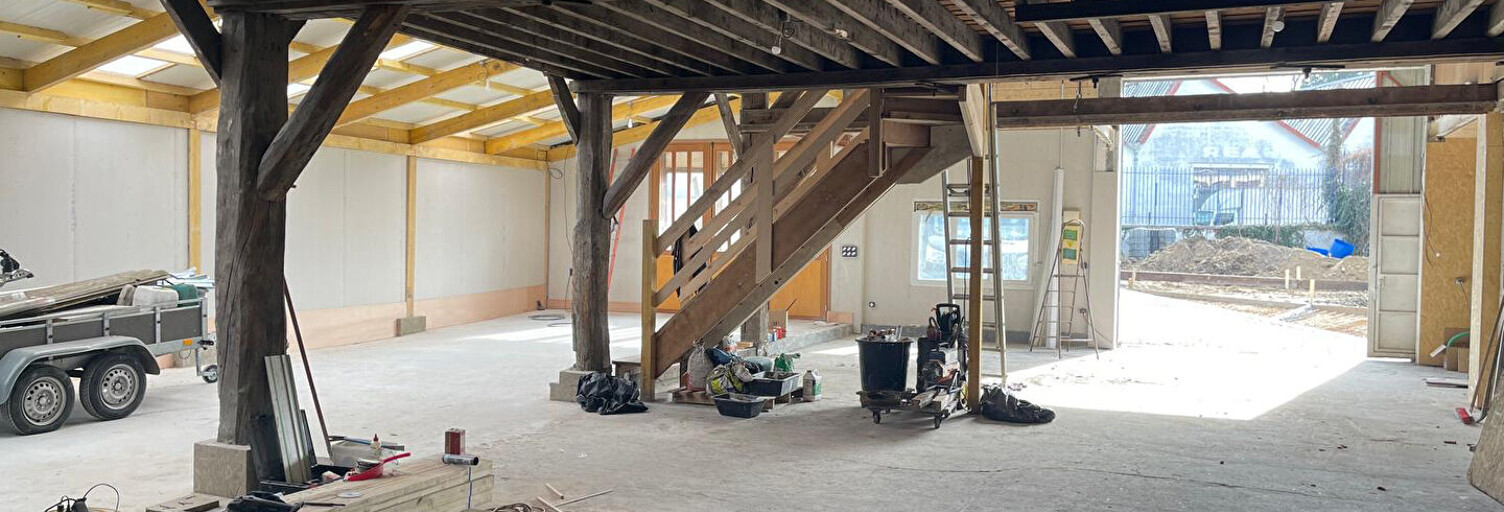 Commerce  583 m² à louer à Chaumontel (95270)