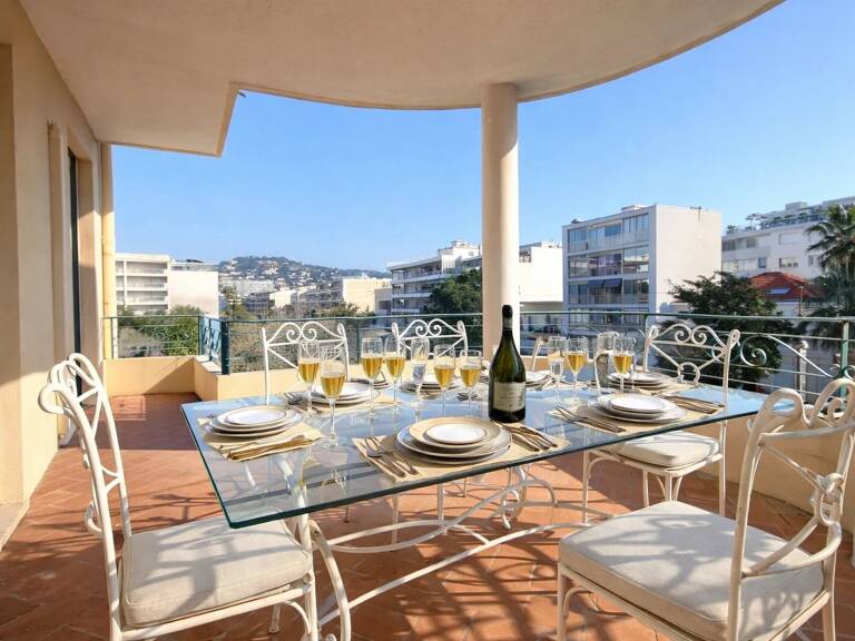 Cannes – Palm Beach | Élégant 3 pièces dans un immeuble Art déco — photo 1