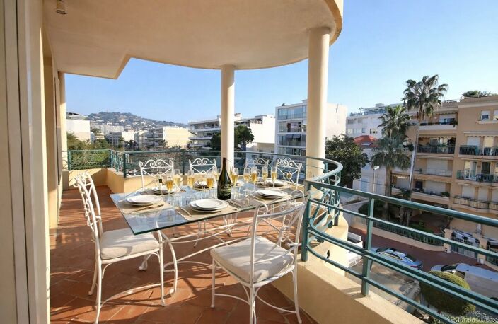 Cannes – Palm Beach | Élégant 3 pièces dans un immeuble Art déco — photo 3