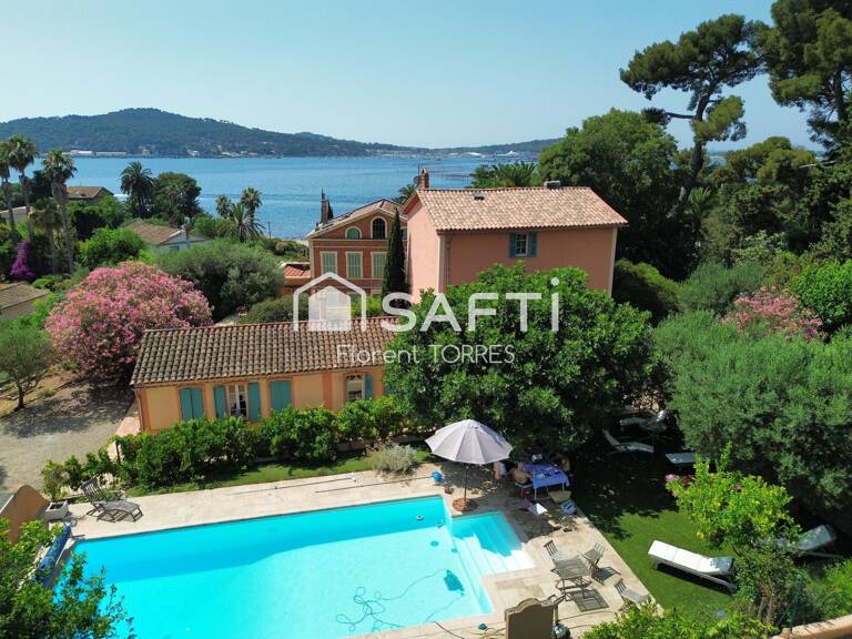 TAMARIS  Bastide provençale rénovée à 150 m de la mer avec piscine — photo 1