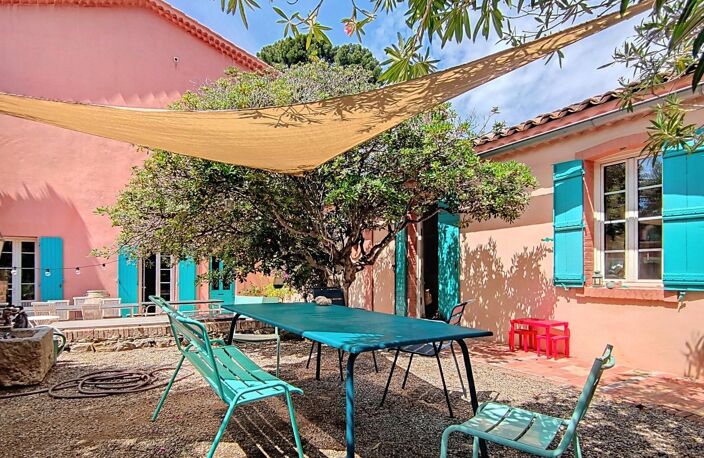 TAMARIS  Bastide provençale rénovée à 150 m de la mer avec piscine — photo 4