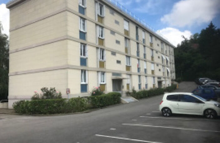 TRES BEL APPARTE F3  AVEC VUE MAGNIFIQUE  SUR UN JOLI PARC A — photo 3