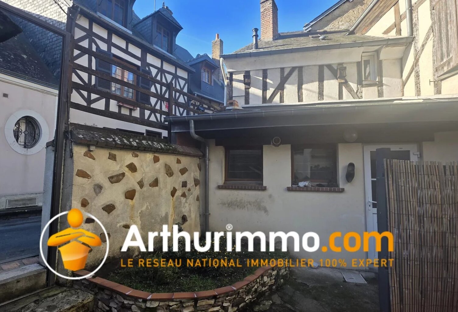 Immeuble de rapport – Centre-ville d’Aubigny-sur-Nère – Idéal investisseur — photo 1