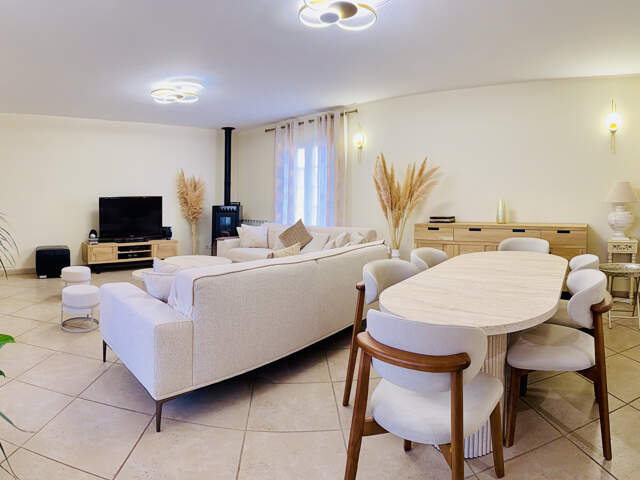 Saint-Gilles   P6 de 187 m2 habitables - dépendance 50 m2 — photo du bien