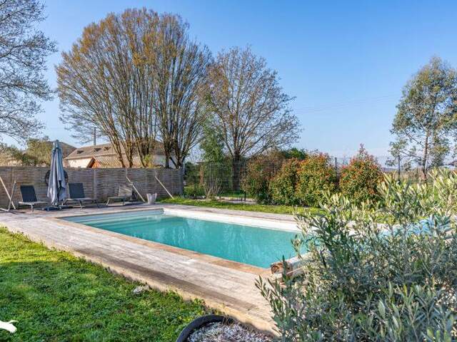 Maison en pierre de 5 pièces principales — photo du bien