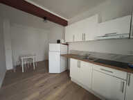 APPARTEMENT MEUBLÉ PLAIN-PIED - 2 PIECES PROCHE CENTRE — photo 2
