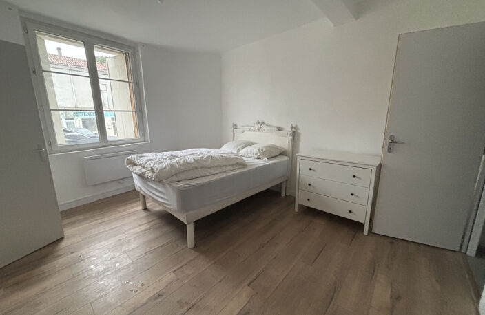 APPARTEMENT MEUBLÉ PLAIN-PIED - 2 PIECES PROCHE CENTRE — photo 4