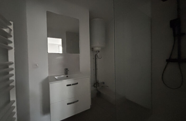 APPARTEMENT MEUBLÉ PLAIN-PIED - 2 PIECES PROCHE CENTRE — photo 5