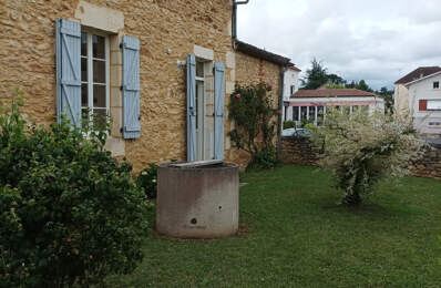 Venez découvrir cette agréable maison de village avec son jardinet équipé d'un puit — photo du bien