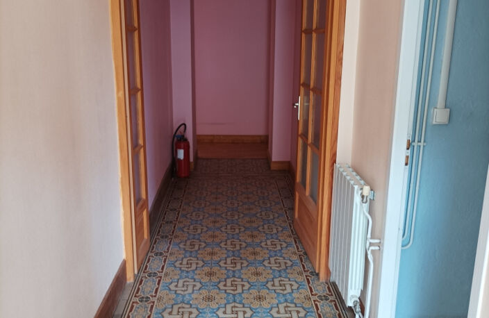 Venez découvrir cette agréable maison de village avec son jardinet équipé d'un puit — photo 2