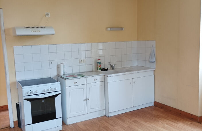 Venez découvrir cette agréable maison de village avec son jardinet équipé d'un puit — photo 5