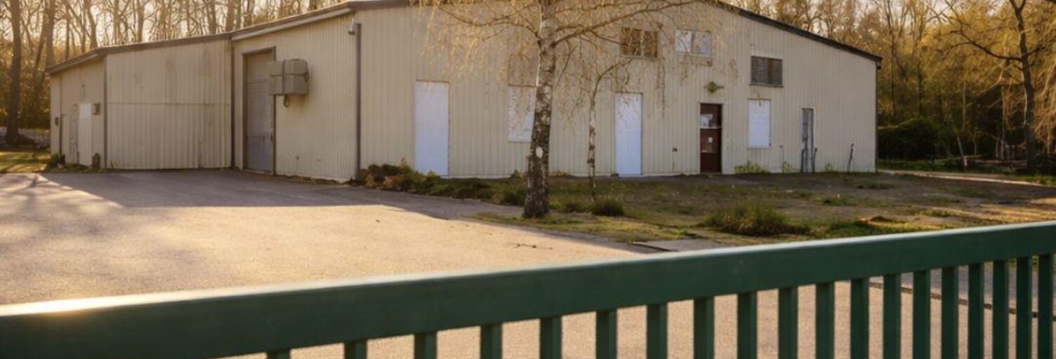 Commerce  4570 m² à vendre à Fontenay-sur-Loing (45210)