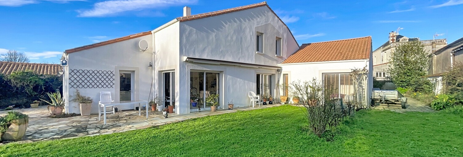 Maison 7 Pièces 224 m² à vendre à Coulonges-sur-l'Autize (79160)