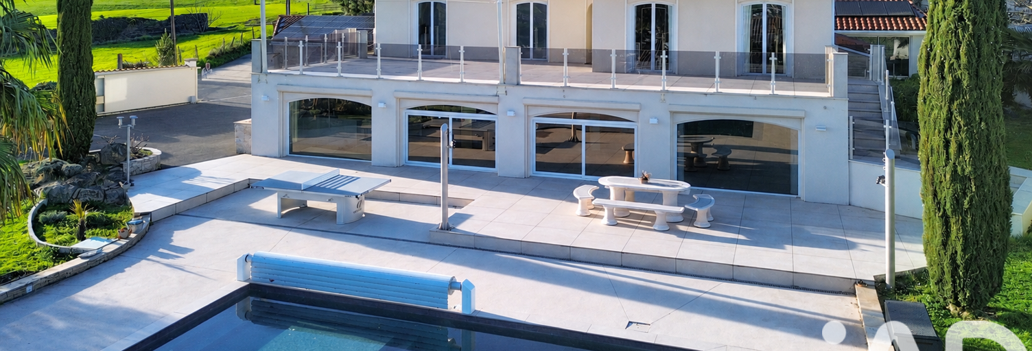 Maison 8 Pièces 300 m² à vendre à Saint-Martin-la-Plaine (42800)