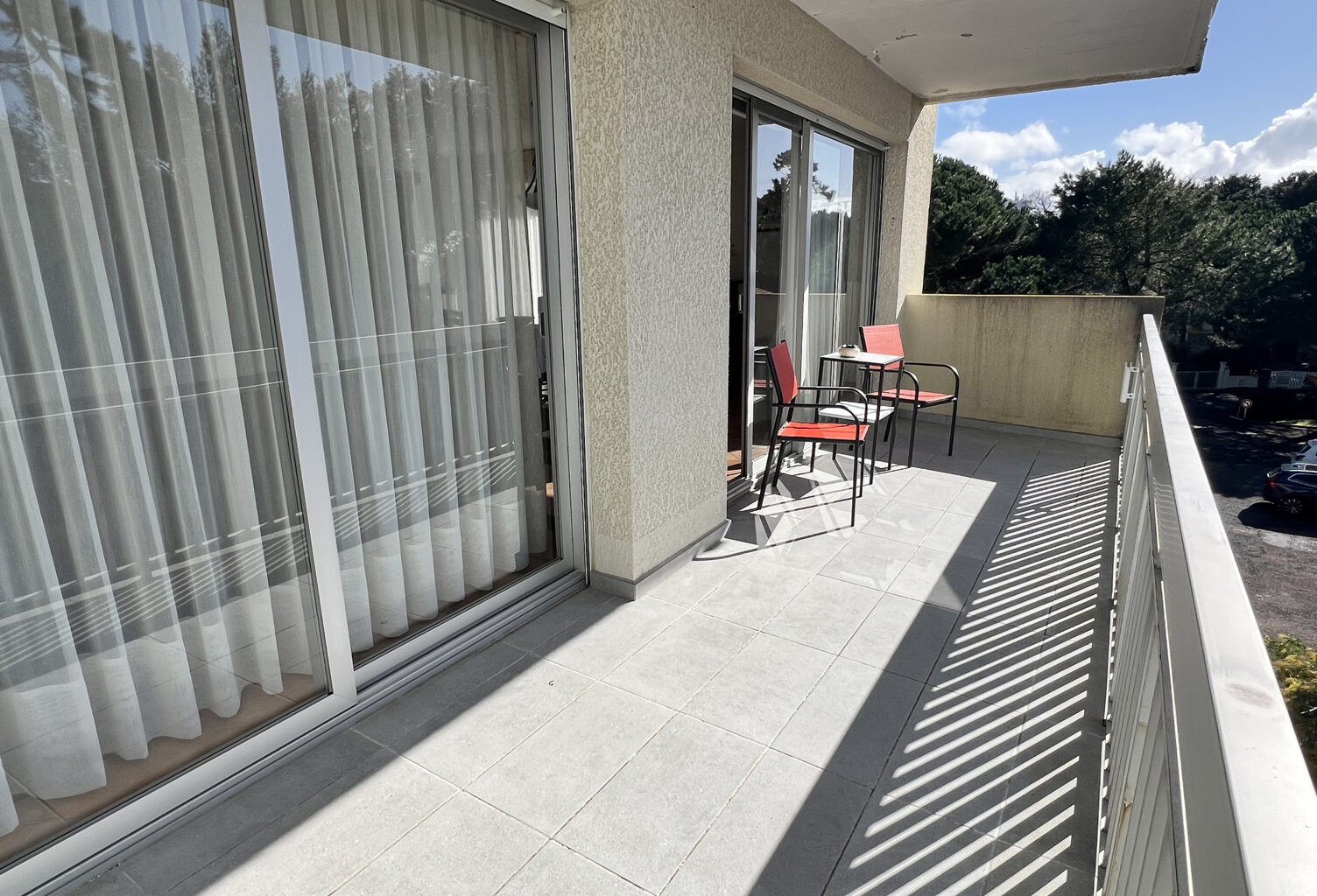 ROYAN - QUARTIER DU PARC - BEL APPARTEMENT T4 - 2 TERRASSES - GARAGE - PARKING - CAVE — photo 1