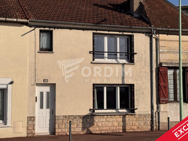 COSNE SUR LOIRE , maison ancienne d'env. 85 m² , deux chambres, terrain de 430 m², garage de 95 m² — photo du bien