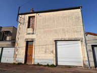 COSNE SUR LOIRE , maison ancienne d'env. 85 m² , deux chambres, terrain de 430 m², garage de 95 m² — photo 2