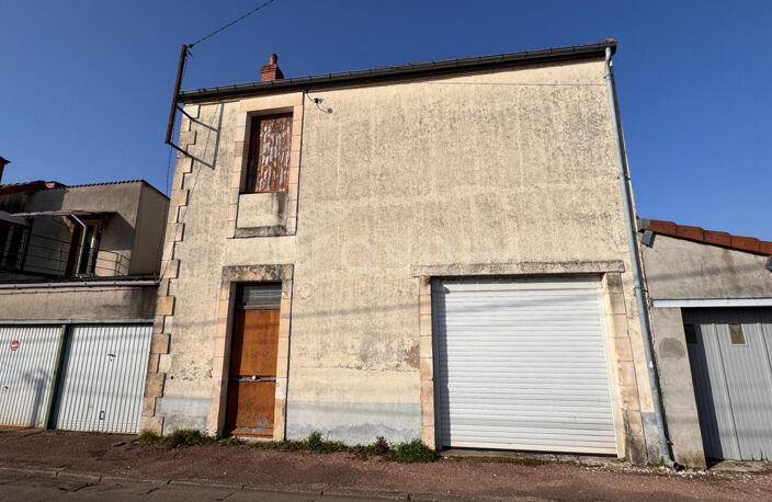 COSNE SUR LOIRE , maison ancienne d'env. 85 m² , deux chambres, terrain de 430 m², garage de 95 m² — photo 2