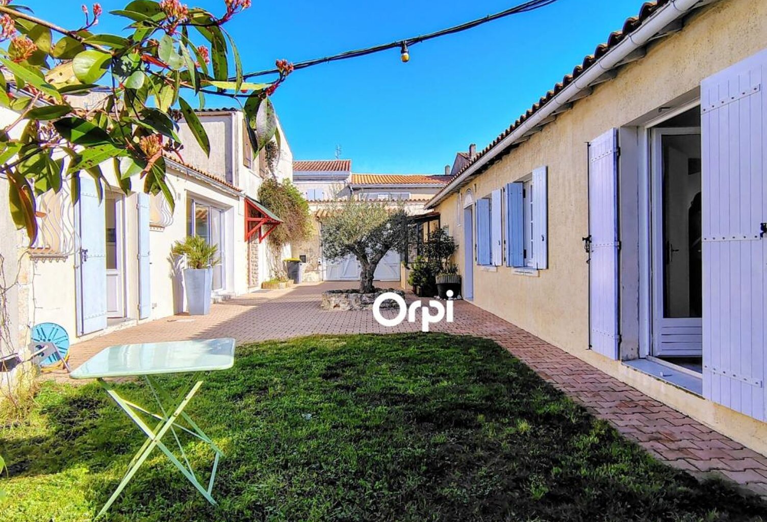 MARENNES - Ensemble immobilier de 2 maisons — photo 1