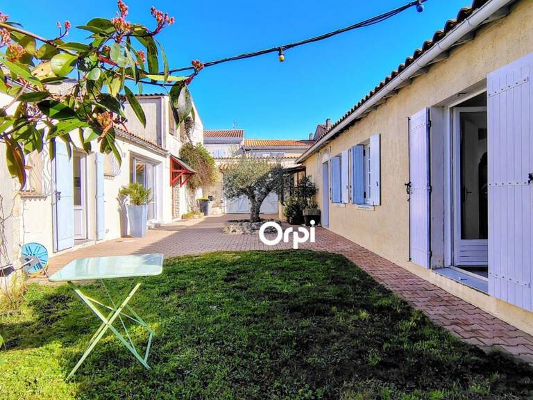 MARENNES - Ensemble immobilier de 2 maisons — photo 1