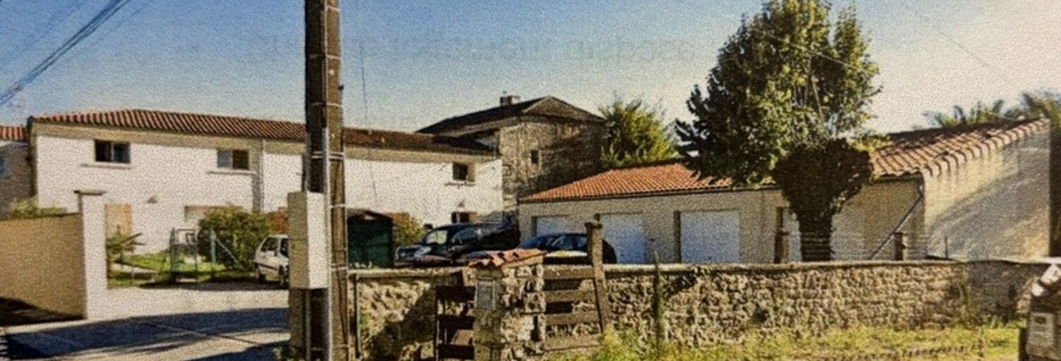 Maison 15 Pièces 305 m² à vendre à La Couronne (16400)