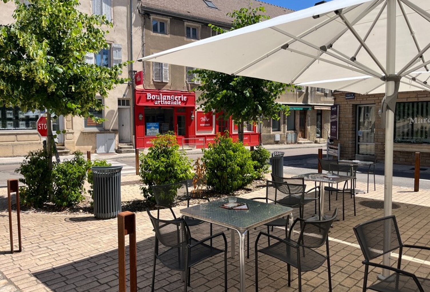 Local tous commerces avec possibilité d’acquérir les murs à MERCUREY (71) — photo 1