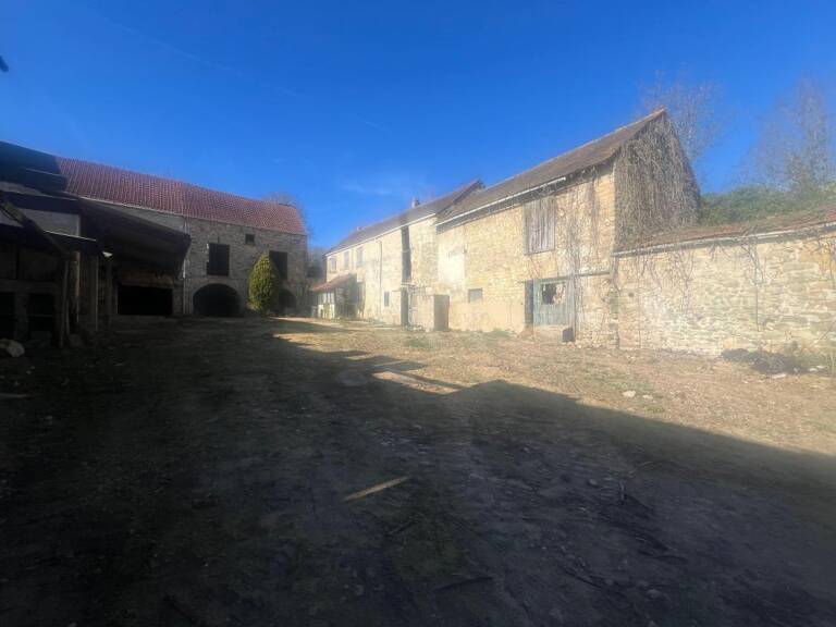 CORPS DE FERME — photo 1