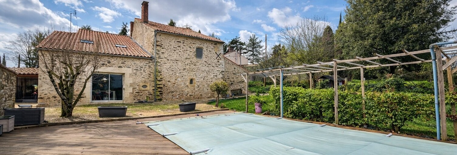 Maison 7 Pièces 202 m² à vendre à La Caillère-Saint-Hilaire (85410)