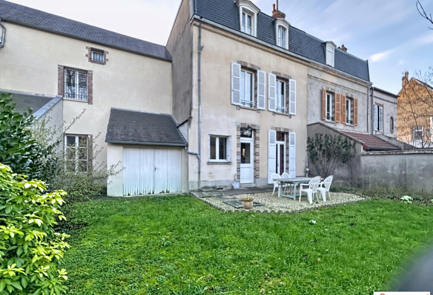 Jolie Sénonaise plein centre ville — photo 1