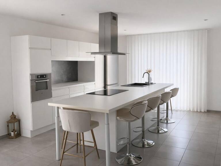 Maison moderne avec bel extérieur aménagés — photo 1