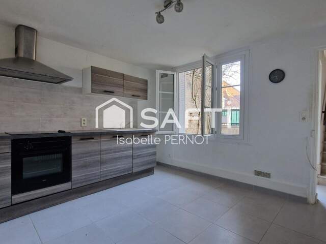 Maison avec garage, cave voûtée et courette à Commissey (Tanlay) — photo du bien