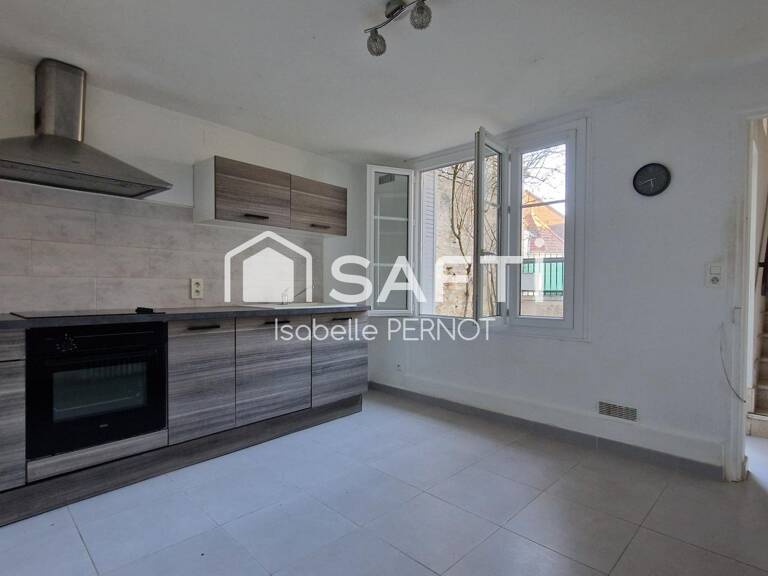 Maison avec garage, cave voûtée et courette à Commissey (Tanlay) — photo 1