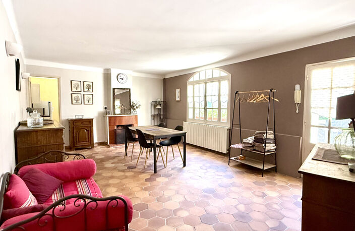 A 4 km d'Uzès, mas authentique du XVIIIè, 510 m2, avec gîtes, chambres d'hôtes, vaste cour intérieure, fontain — photo 3