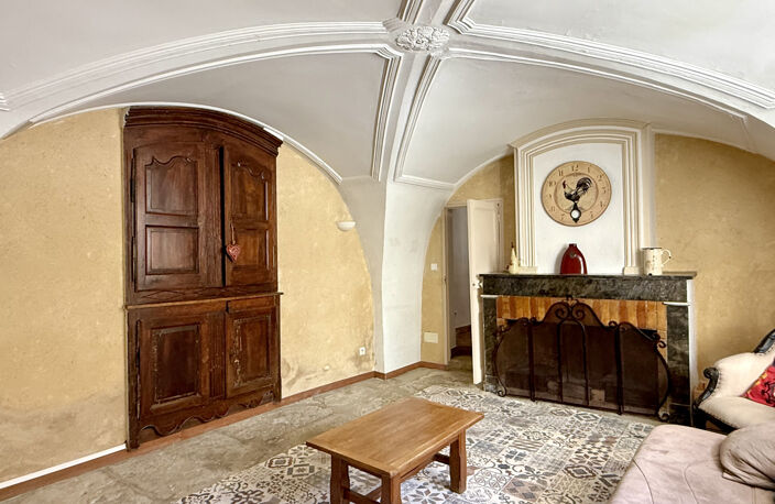 A 4 km d'Uzès, mas authentique du XVIIIè, 510 m2, avec gîtes, chambres d'hôtes, vaste cour intérieure, fontain — photo 4